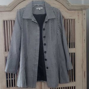Versona Black and White Houndstooth Overcoat